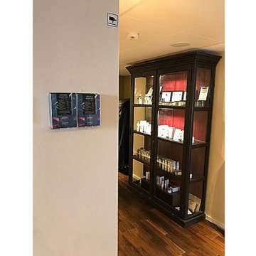 Acryl-Broschürenhalter für die Wand - vertikal - Flyer - 2xM65 - 9,9x21 cm