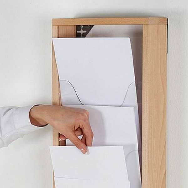 Wandbroschürenhalter aus Holz. Naturholz. 5xA4