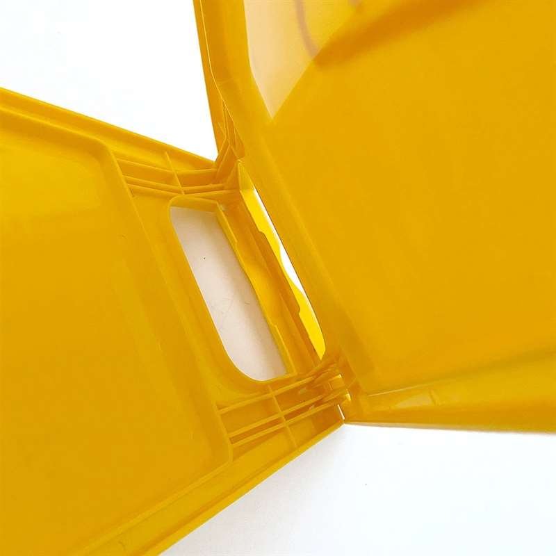 Warnschild mit englischem Aufdruck