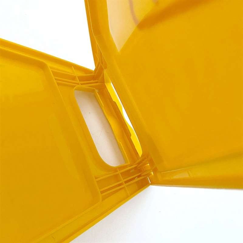 Warnschild mit d&auml;nischem und englischem Text