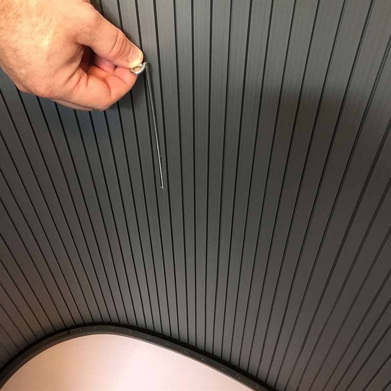 Ovale, geschwungene Messetisch/Theke