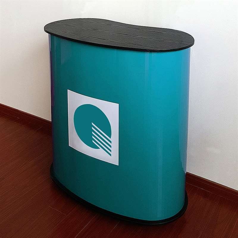 Ovale, geschwungene Messetisch/Theke