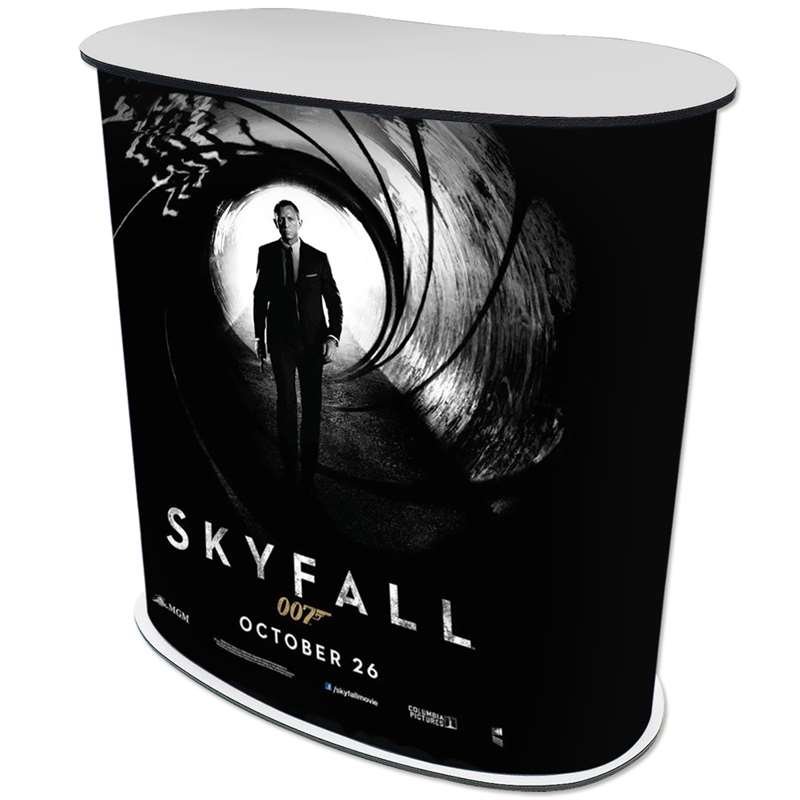 Ovale, geschwungene Messetisch/Theke