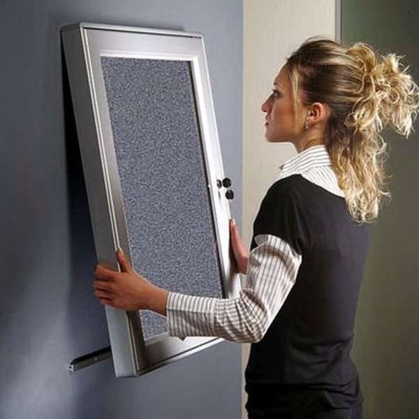 Hängeschrank/Infobox mit Schloss und Filzrückseite, silber - 4xA4