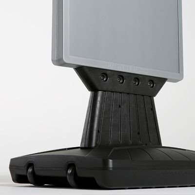 Kunststoffschild mit Fuß - schwarzer Wassertank - silberne Oberseite