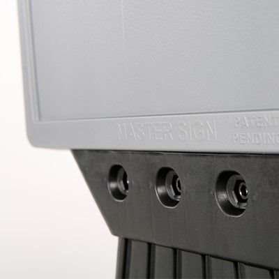 Kunststoffschild mit Fuß - schwarzer Wassertank - silberne Oberseite