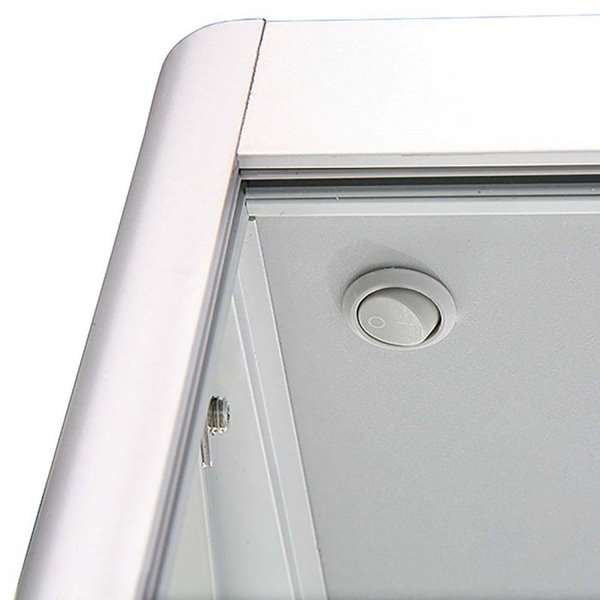 Vitrine - Showcase Tower Solo Glasvitrine mit LED-Licht und Schloss - Silber