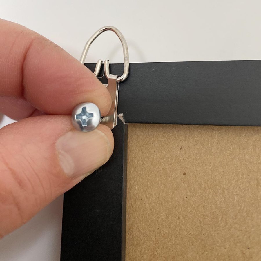 Whiteboard mit Wochenplan ENGLISCH, Kork- und Kreidetafel 70 x 50 cm, inkl. schwarzer magnetischer Marker, 4 x schwarze 20 mm Magnete, 12 schwarze Nadeln und 1 Packung Kreide (5 Stk.)