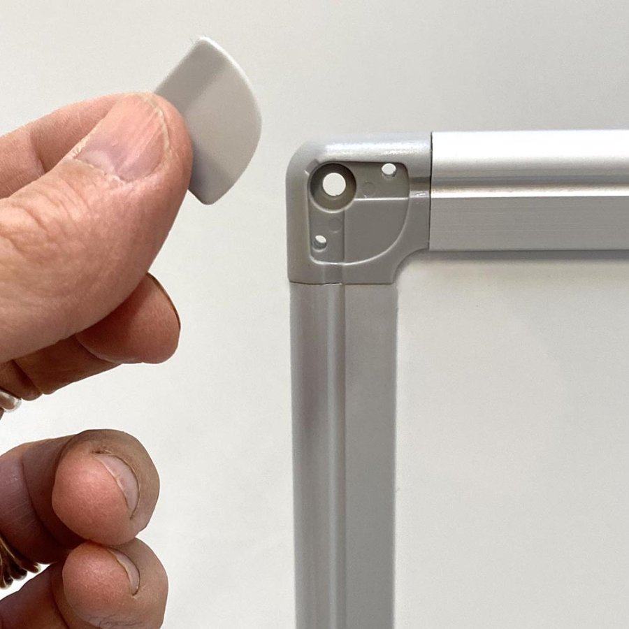 Whiteboard- und Kork-Kombitafel-Set 60x40cm, inkl. schwarzer Magnetmarker, 4 x schwarze 20-mm-Magnete, 12 schwarze Nadeln und Montagesatz