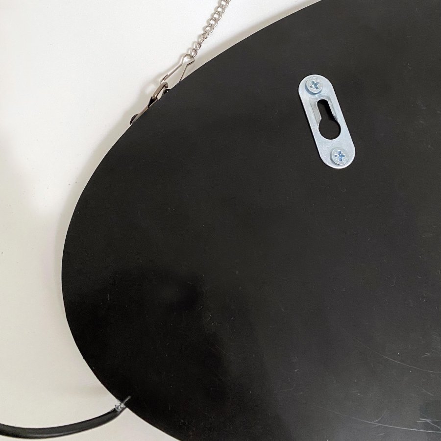 Attraktives LED Offen-Schild - Schwarzes Design mit rotem Text und blauem Kreis.