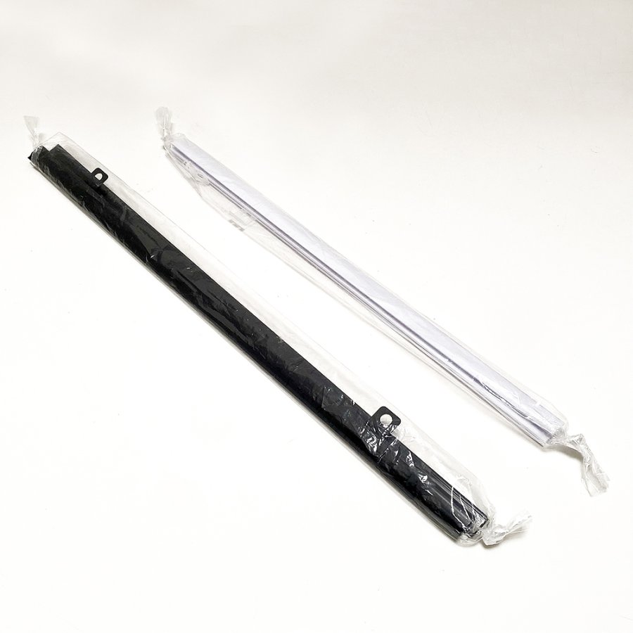 Plakatleisten in Wei&szlig; mit Aufh&auml;nge&ouml;sen - Set aus 2, A0