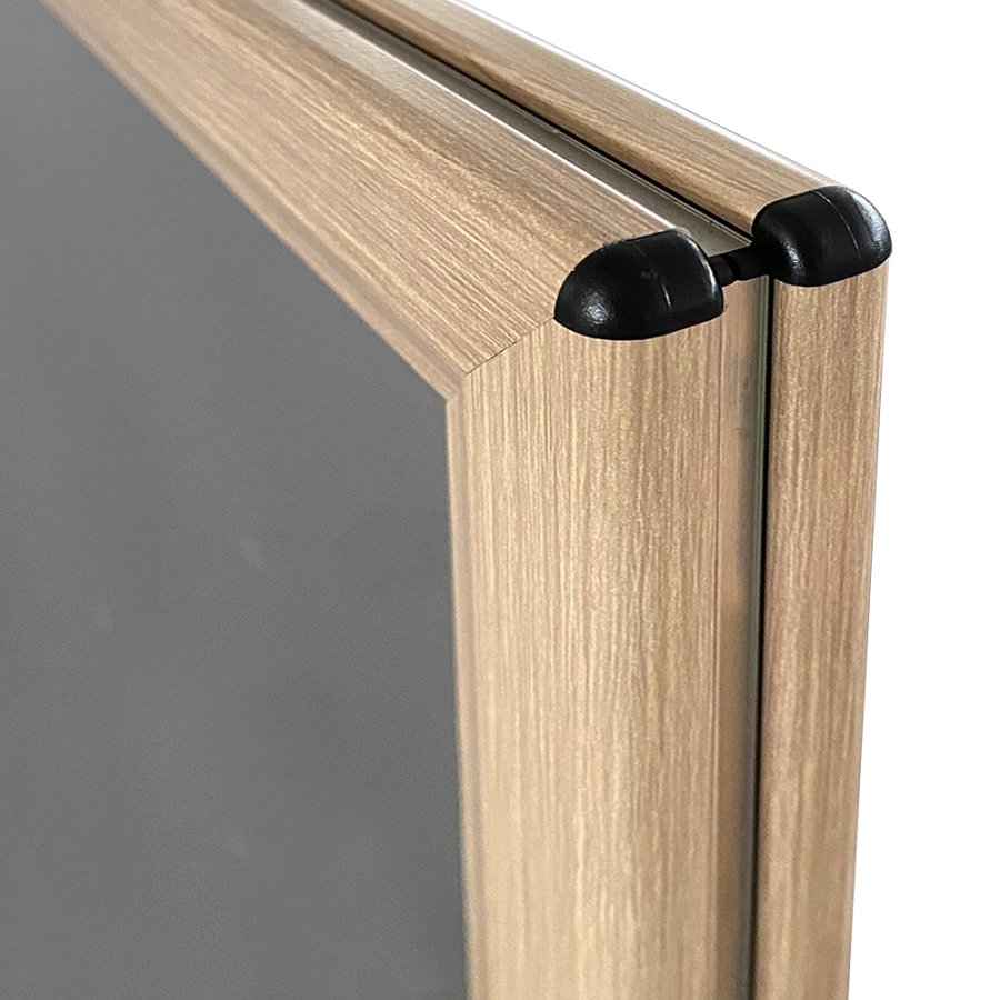 Wetterfestes Wind-Pro-Bodenplakat in Schwarz/Hellem Holz - Gr&ouml;&szlig;e A1