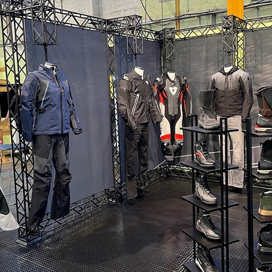 Crown Truss 15 Messewand mit Banner - schwarz