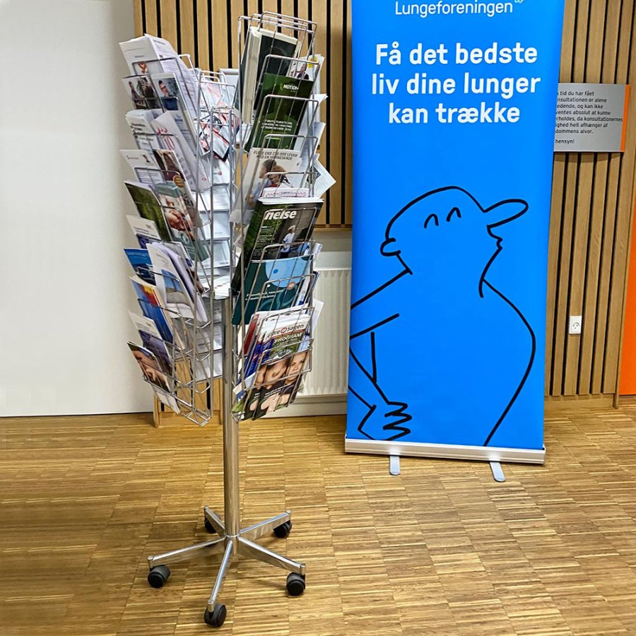 Spin Brochurenst&auml;nder/karussell mit Rollen, 32 x A4