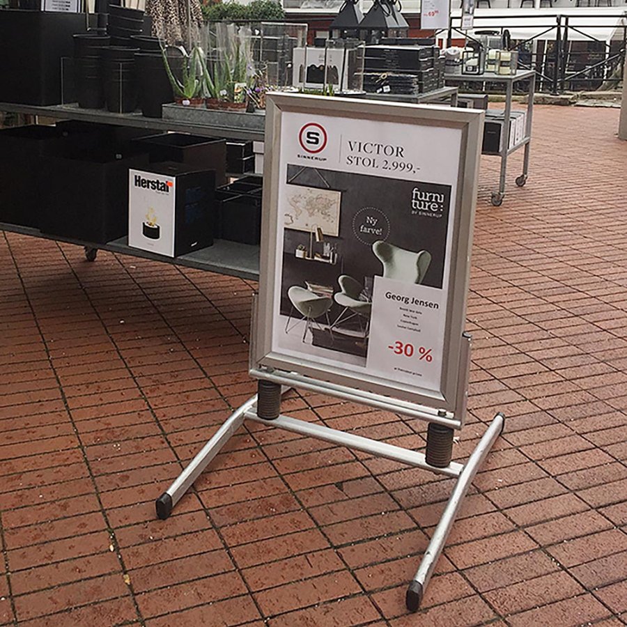 Wind-Line Lux Kundenstopper - 100 x 140 cm - Silber