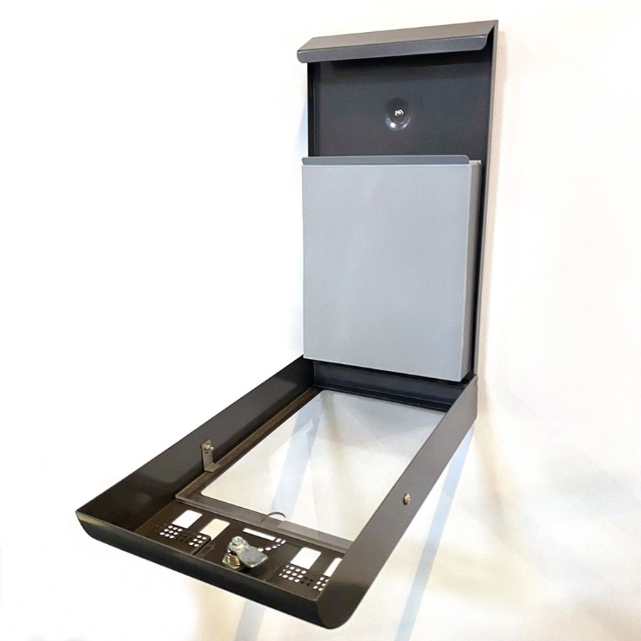 Aschenbecher gebogen mit A4-Informationsschild