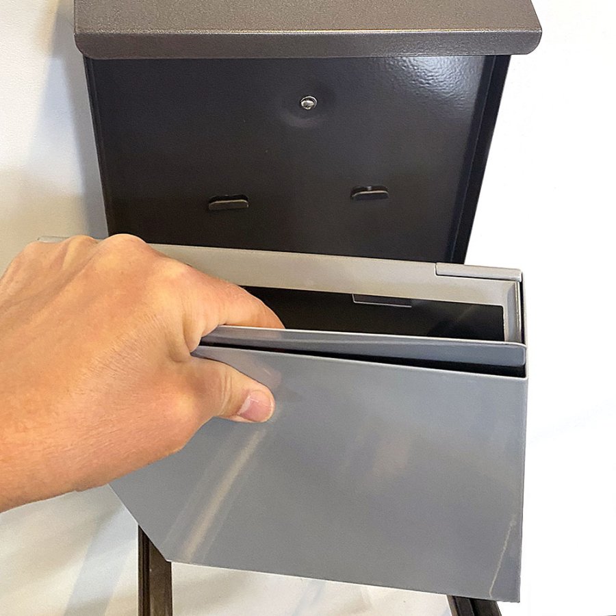 Aschenbecher gebogen mit A4-Informationsschild